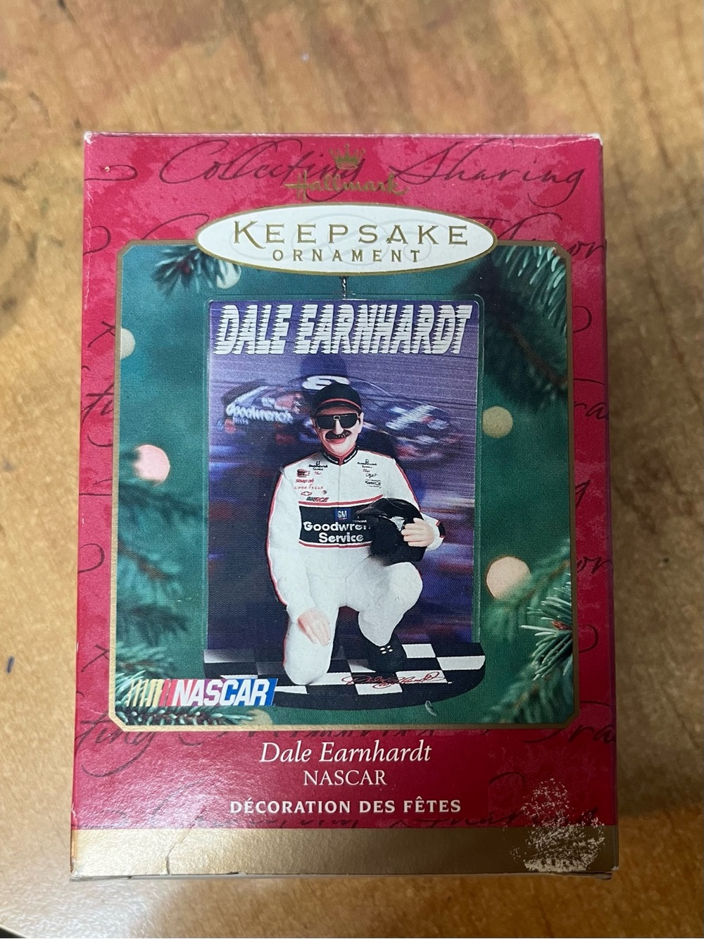 dale earnhardt keepsake ornament
good condition, includes box